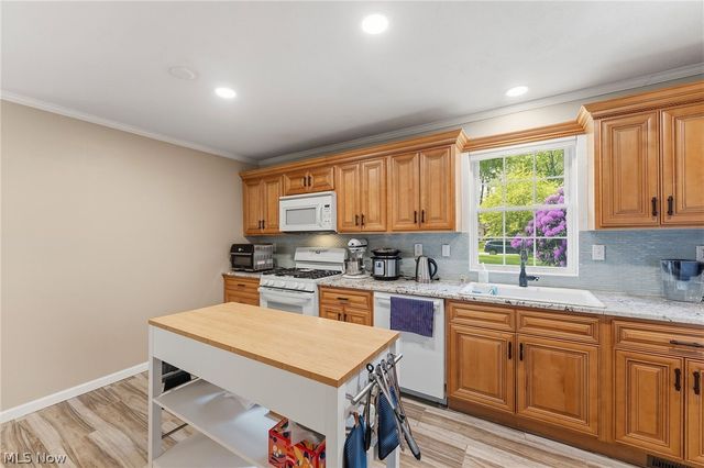 5923 Mills Creek Lane, North Ridgeville, OH 44039