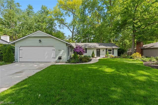 5923 Mills Creek Lane, North Ridgeville, OH 44039