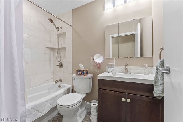 5923 Mills Creek Lane, North Ridgeville, OH 44039