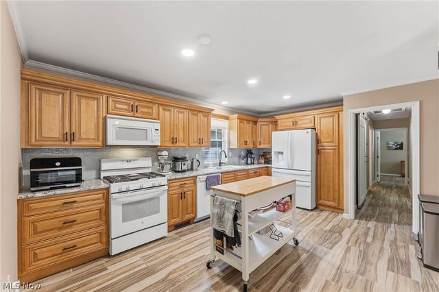 5923 Mills Creek Lane, North Ridgeville, OH 44039