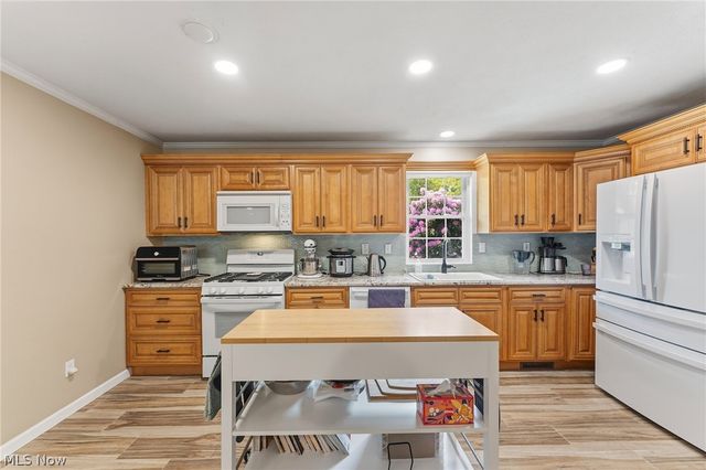 5923 Mills Creek Lane, North Ridgeville, OH 44039