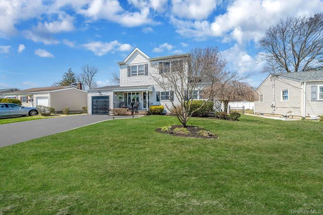 81 Dollard Drive, North Babylon, NY 11703