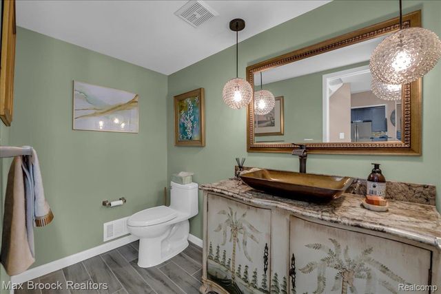 5415 Fairway Lane, West Bloomfield Charter Township, MI 48323