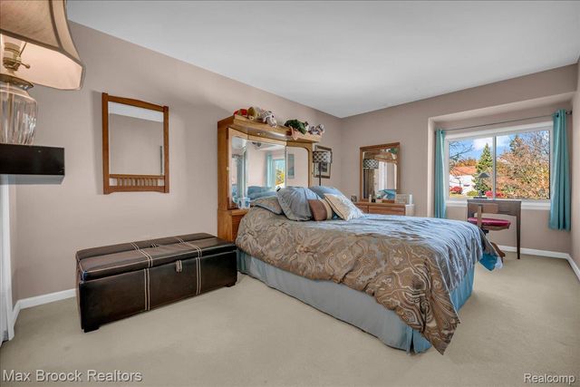 5415 Fairway Lane, West Bloomfield Charter Township, MI 48323