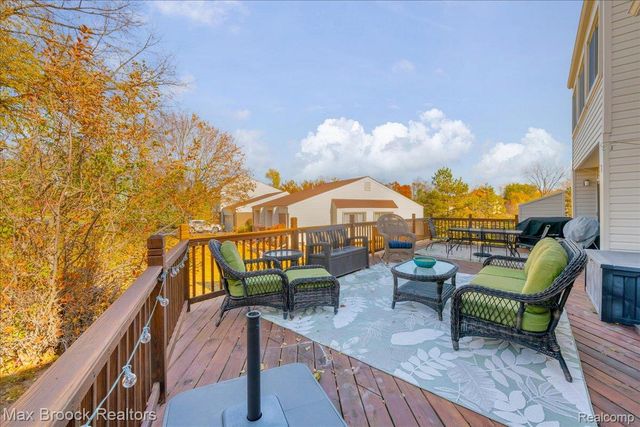 5415 Fairway Lane, West Bloomfield Charter Township, MI 48323