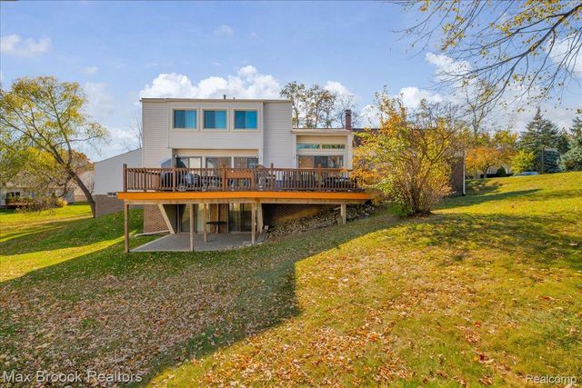 5415 Fairway Lane, West Bloomfield Charter Township, MI 48323