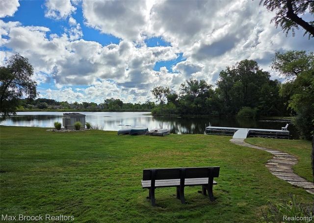 5415 Fairway Lane, West Bloomfield Charter Township, MI 48323