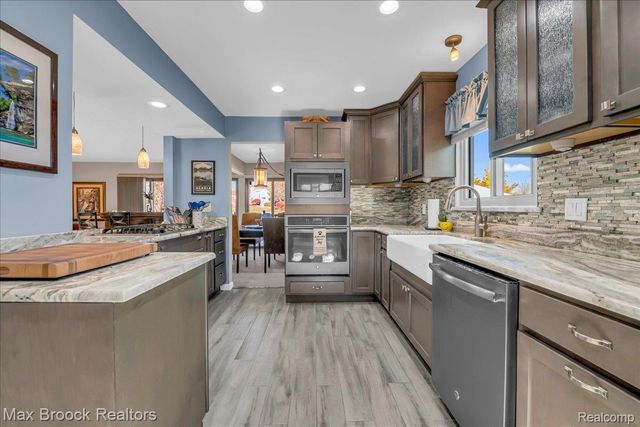 5415 Fairway Lane, West Bloomfield Charter Township, MI 48323