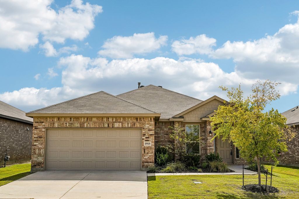 1915 Seminole Drive, Cleburne, TX 76033 — exterior
