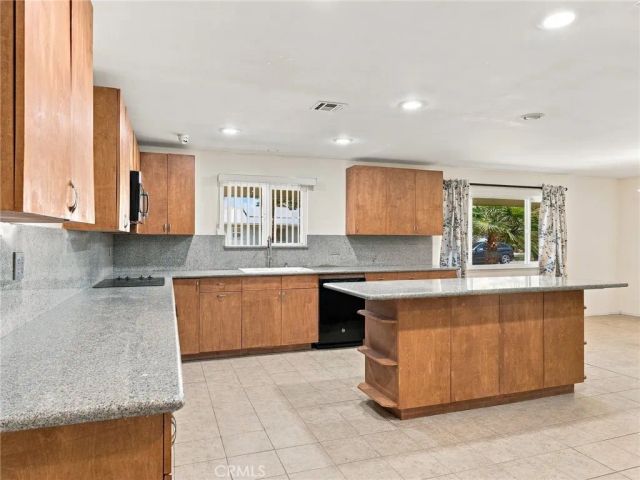 5170 E Huntington, Fresno, CA 93727