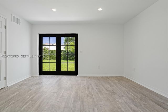 434 Aragon Ave, Coral Gables, FL 33134