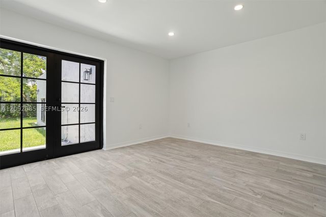 434 Aragon Ave, Coral Gables, FL 33134