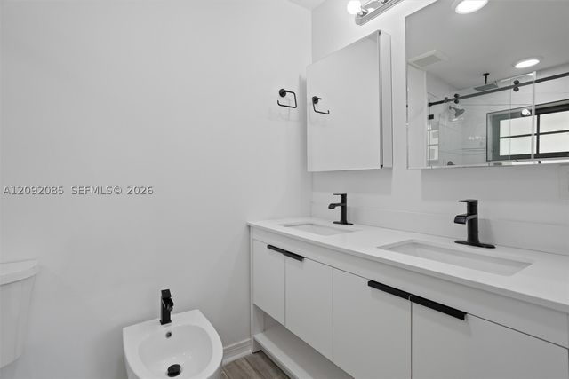 434 Aragon Ave, Coral Gables, FL 33134