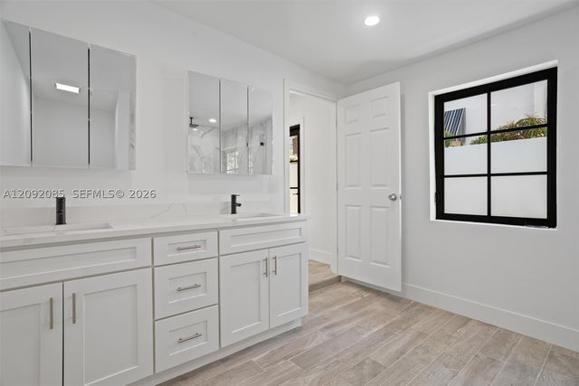 434 Aragon Ave, Coral Gables, FL 33134