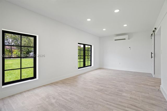 434 Aragon Ave, Coral Gables, FL 33134