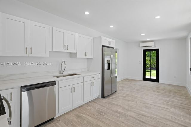 434 Aragon Ave, Coral Gables, FL 33134