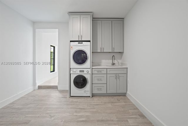 434 Aragon Ave, Coral Gables, FL 33134