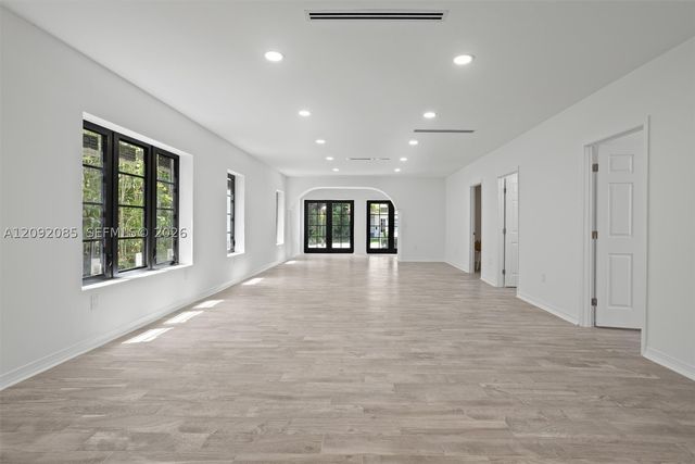 434 Aragon Ave, Coral Gables, FL 33134