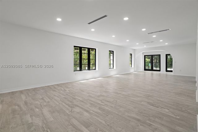 434 Aragon Ave, Coral Gables, FL 33134