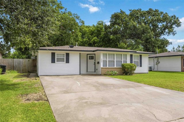 1530 15th Avenue N, Texas City, TX 77590