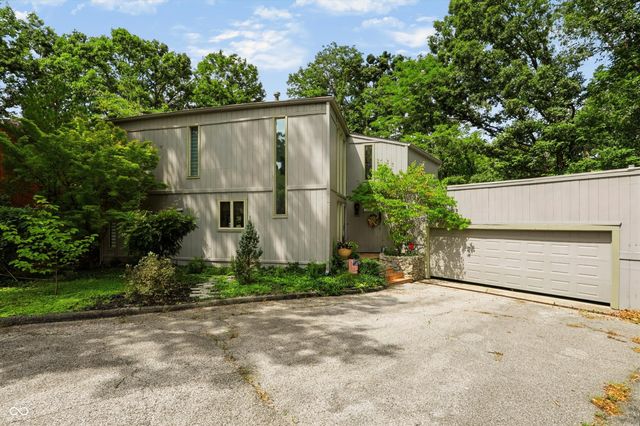 2812 W Fawkesway Drive, Bloomington, IN 47404