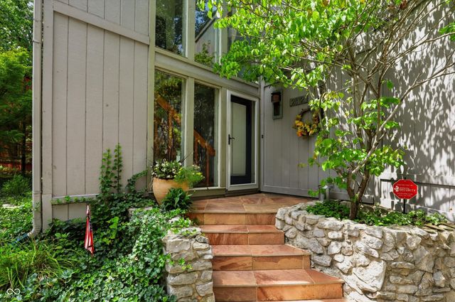 2812 W Fawkesway Drive, Bloomington, IN 47404