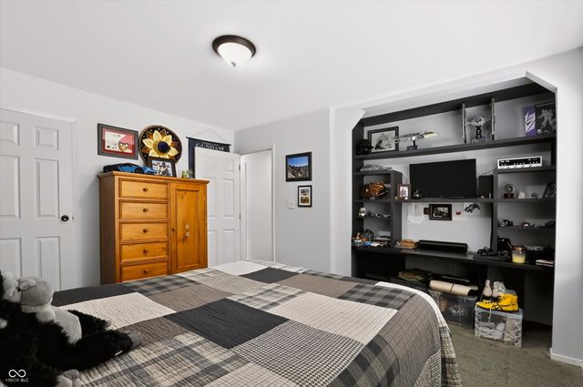 2812 W Fawkesway Drive, Bloomington, IN 47404
