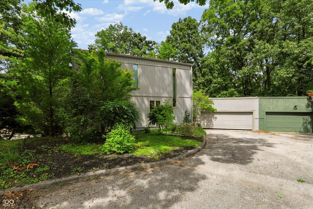 2812 W Fawkesway Drive, Bloomington, IN 47404