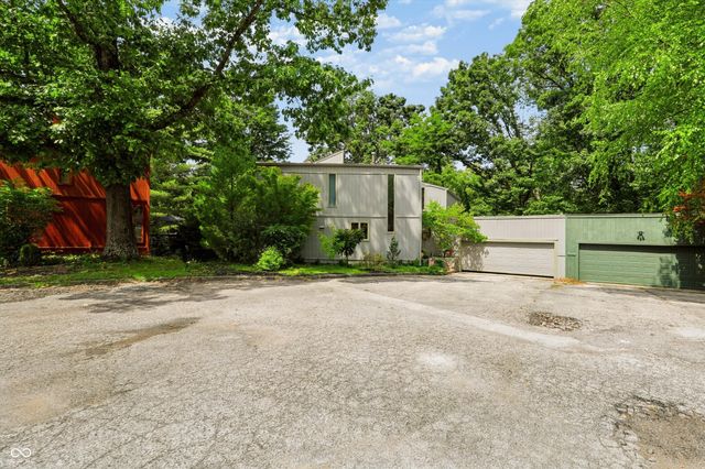 2812 W Fawkesway Drive, Bloomington, IN 47404