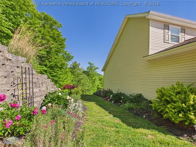 20 Moonlight Drive, Elkview, WV 25701
