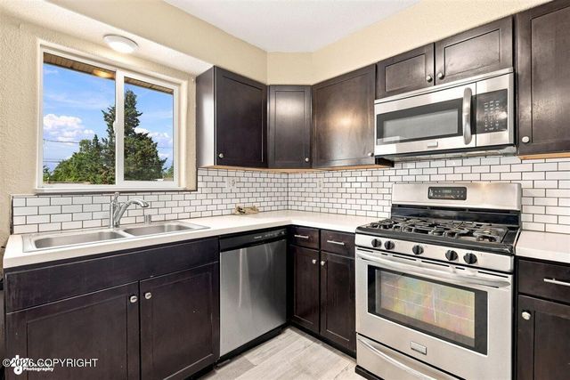 1415 Demeure Place, Anchorage, AK 99508