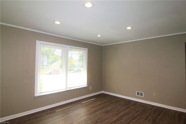 1744 N Lakeland DR, Norfolk, VA 23518