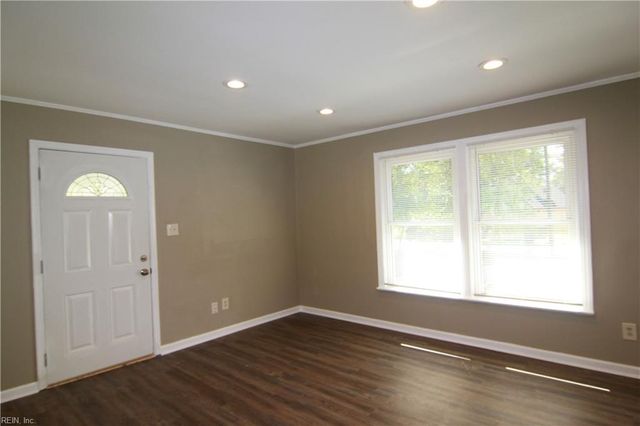 1744 N Lakeland DR, Norfolk, VA 23518