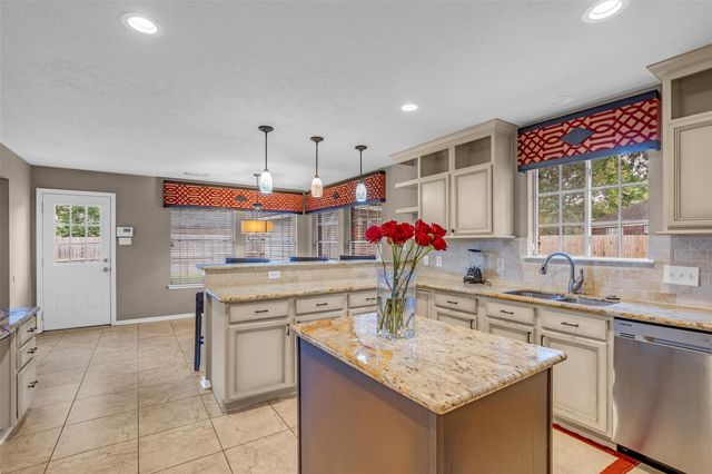 1903 Taylor Creek Drive, Fresno, TX 77545