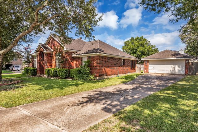 1903 Taylor Creek Drive, Fresno, TX 77545