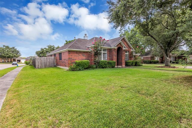 1903 Taylor Creek Drive, Fresno, TX 77545