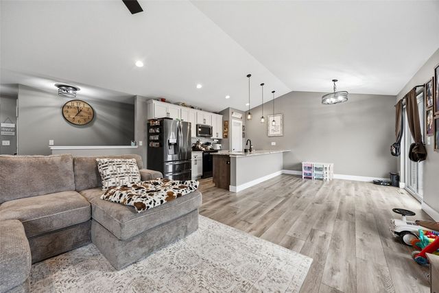 5116 Ruhd Street SW, Cedar Rapids, IA 52404