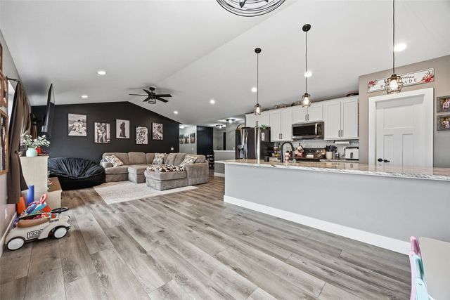 5116 Ruhd Street SW, Cedar Rapids, IA 52404