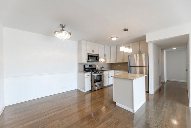 9820 S Pulaski Road 213, Oak Lawn, IL 60453