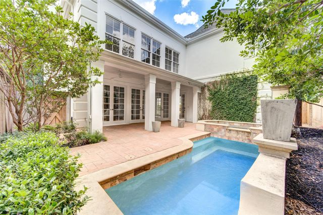 2 S West Oak Drive, Houston, TX 77056