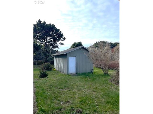 55058 FRANKLIN Rd, Bandon, OR 97411