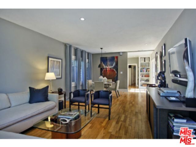 2592 N Beachwood Drive, Los Angeles, CA 90068