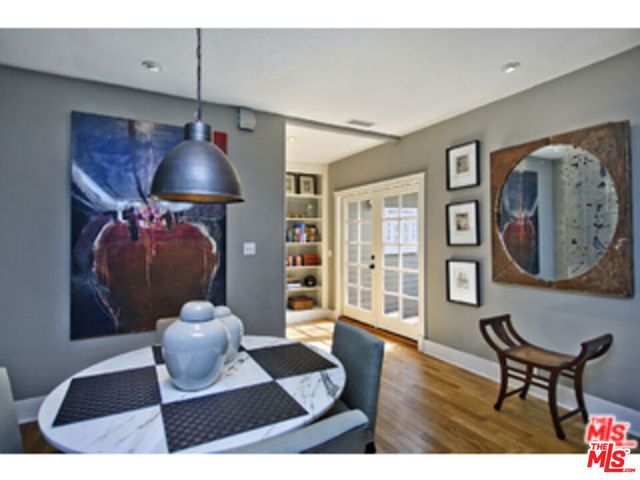 2592 N Beachwood Drive, Los Angeles, CA 90068