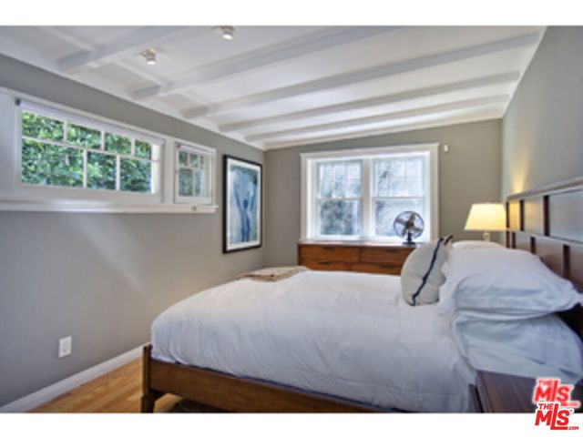 2592 N Beachwood Drive, Los Angeles, CA 90068