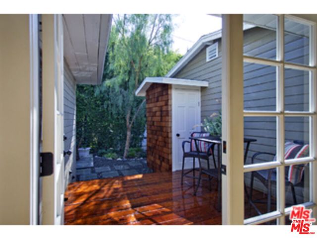 2592 N Beachwood Drive, Los Angeles, CA 90068