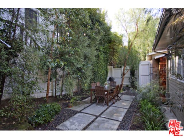 2592 N Beachwood Drive, Los Angeles, CA 90068