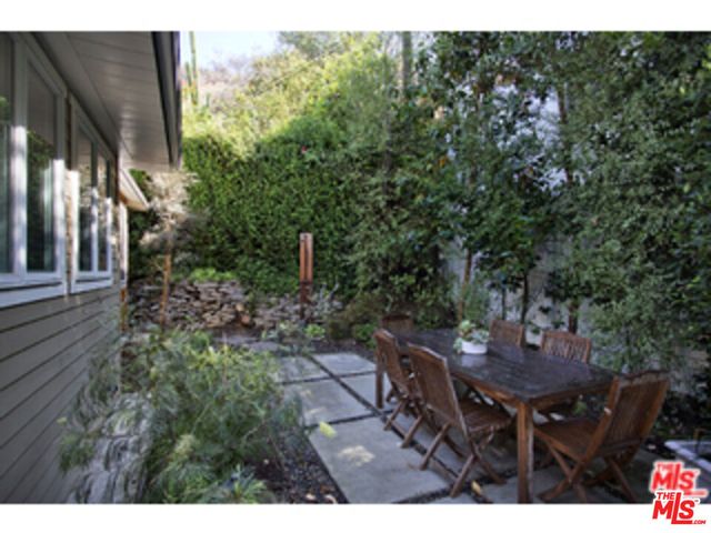 2592 N Beachwood Drive, Los Angeles, CA 90068