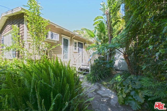 2592 N Beachwood Drive, Los Angeles, CA 90068