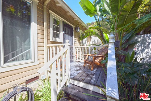 2592 N Beachwood Drive, Los Angeles, CA 90068