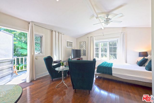2592 N Beachwood Drive, Los Angeles, CA 90068